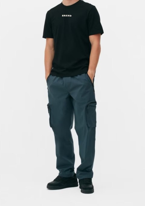 T-shirt brend z okrągłym dekoltem czarny