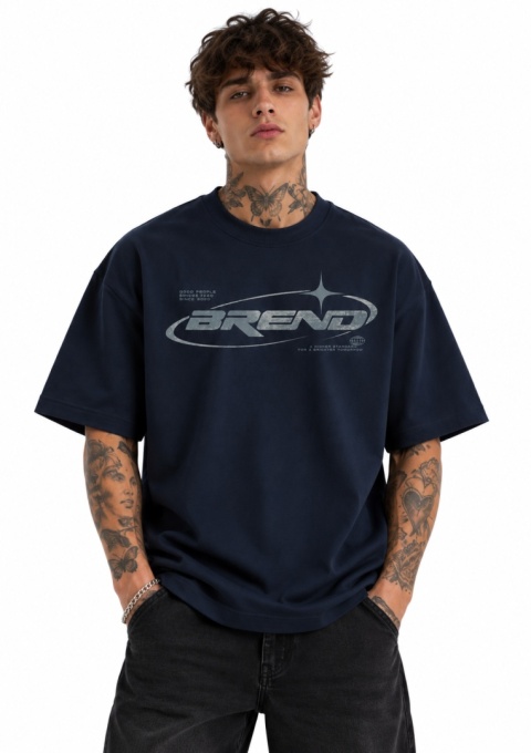 KOSZULKA Z DRÓTKIM REKAWEM NAVY FUTURE TEE. Męska modernity