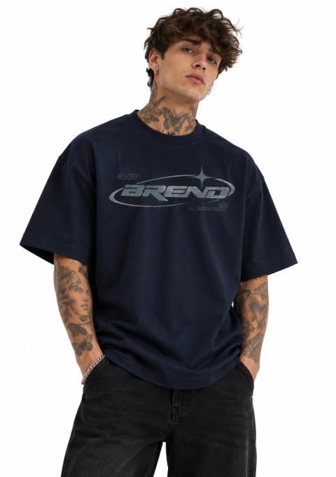 KOSZULKA Z DRÓTKIM REKAWEM NAVY FUTURE TEE. Męska modernity