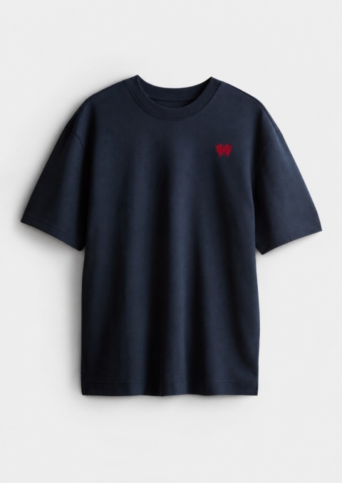 KOSZULKA Z DRÓTKIM REKAWEM RED EMBLEM TEE. Męska modernity
